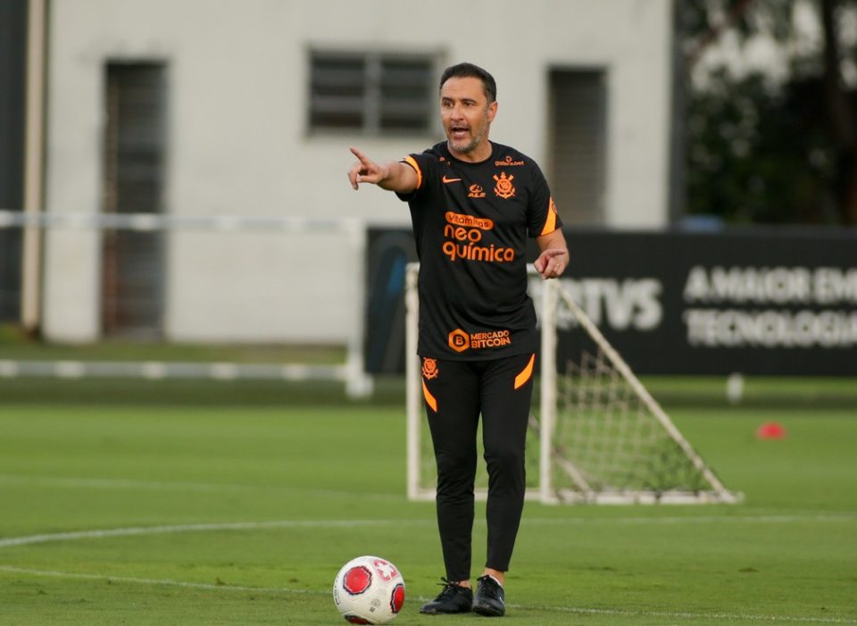 Vítor Pereira comanda segundo treino no Corinthians