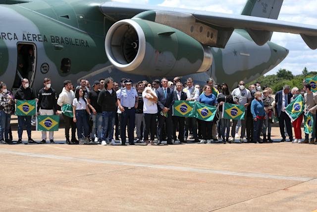 Avião da FAB chega com brasileiros resgatados da Ucrânia