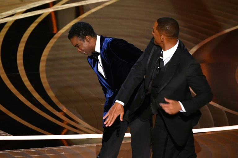 Will Smith pede desculpa a Chris Rock após agressão