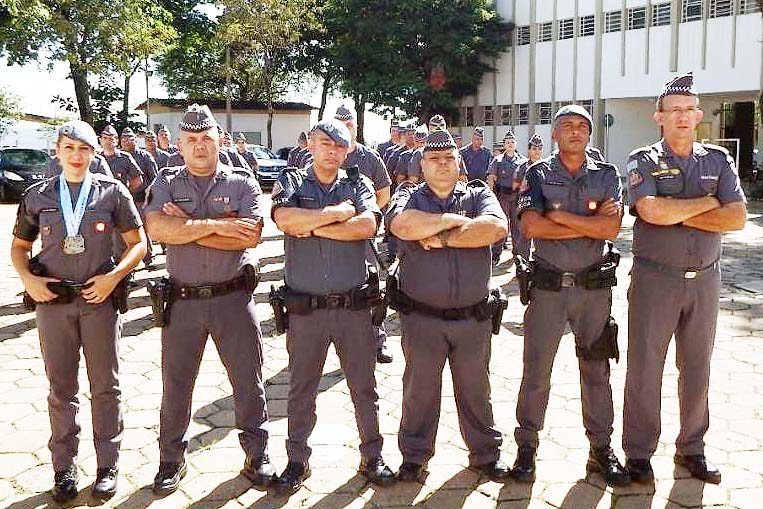 Comando entrega medalhas a policiais de Marília