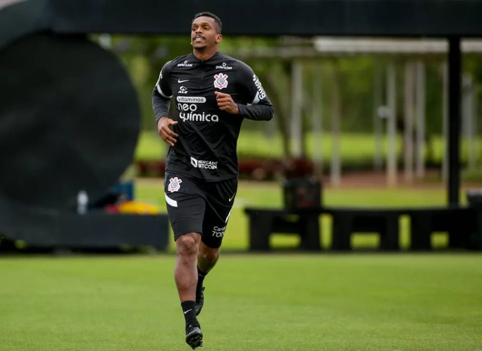 Corinthians multa atacante Jô por faltas seguidas em treinos
