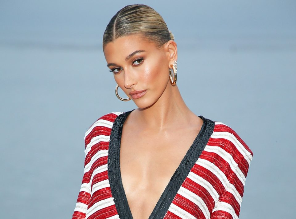 Hailey Bieber fala sobre pequeno coágulo no cérebro