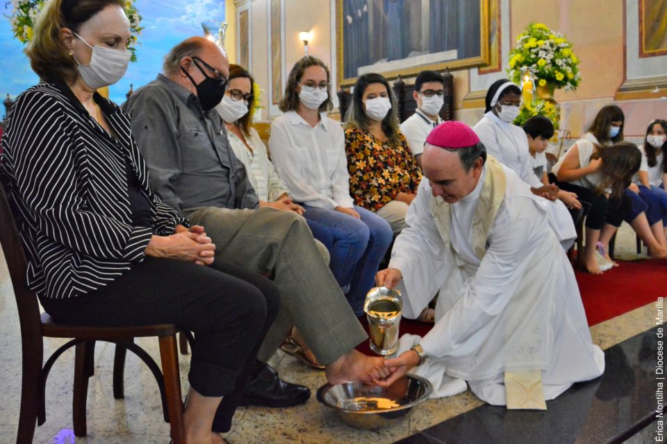 Bispo celebra missas de Páscoa na Catedral São Bento