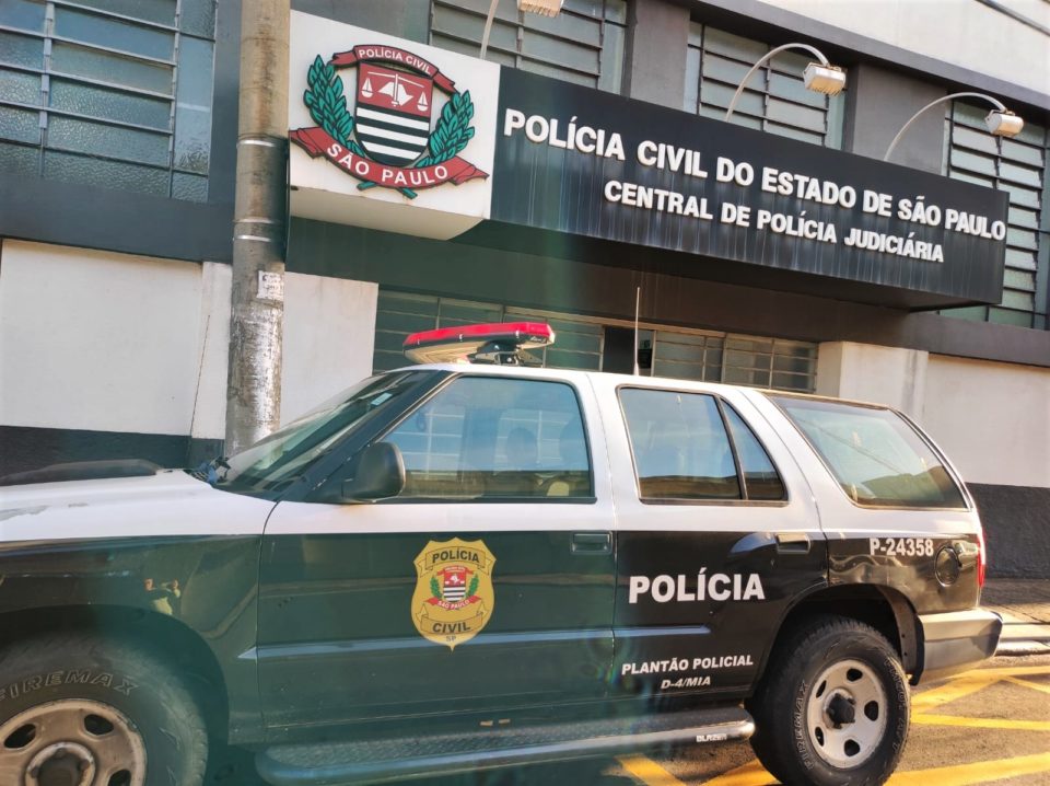 Mulher é rendida por bando e tem o salário roubado por Pix