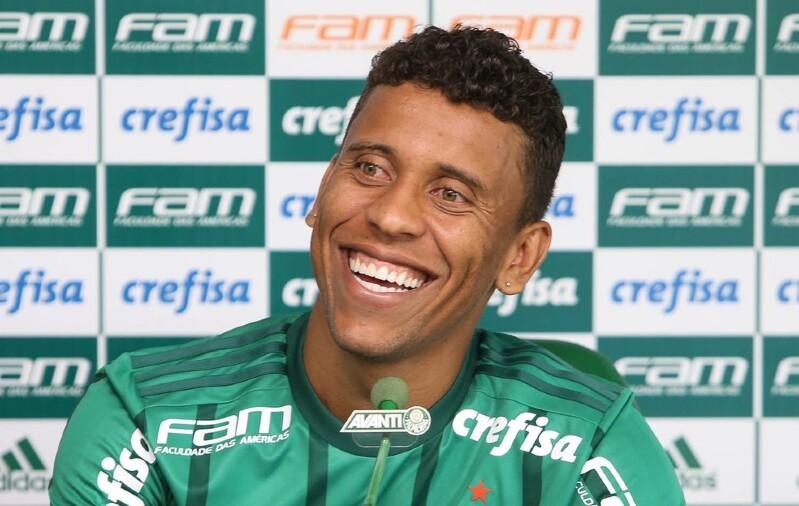 Marcos Rocha estende contrato com Palmeiras até 2023