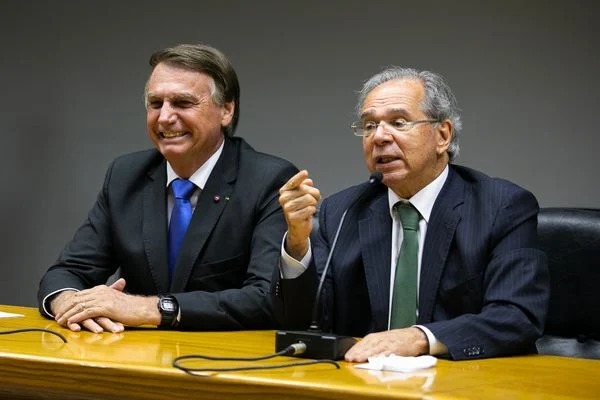 Jair Bolsonaro decide dar reajuste de 5% a servidor