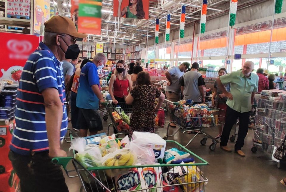 Poder de compra cai com o fim da era da ‘comida barata’