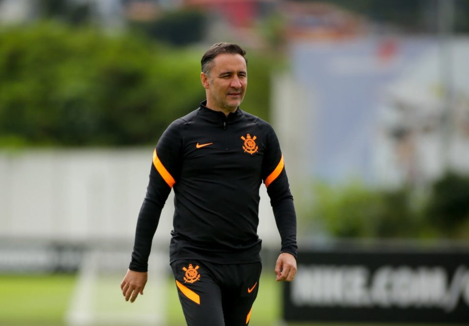 Vítor Pereira, técnico do Corinthians, testa positivo para Covid