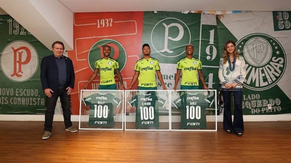 Wesley, Menino e Danilo recebem homenagem do Palmeiras