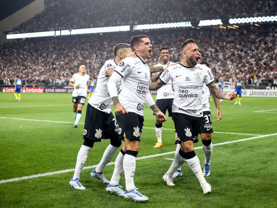 Corinthians supera Boca Juniors e lidera na Libertadores