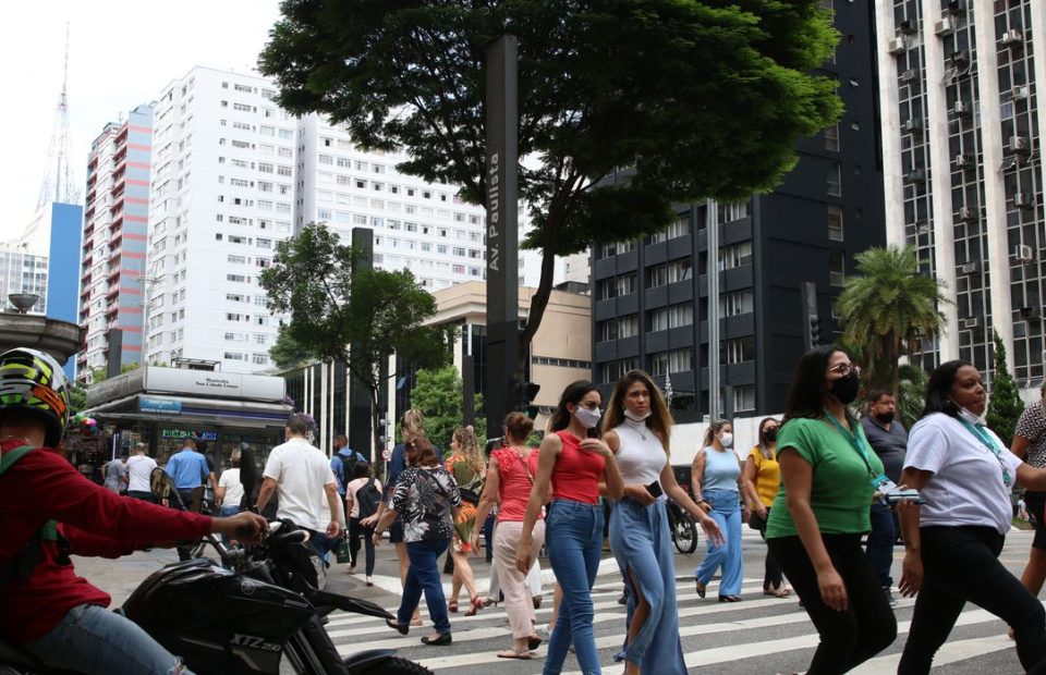 Fiocruz vê fim da terceira onda da ômicron em todo o país