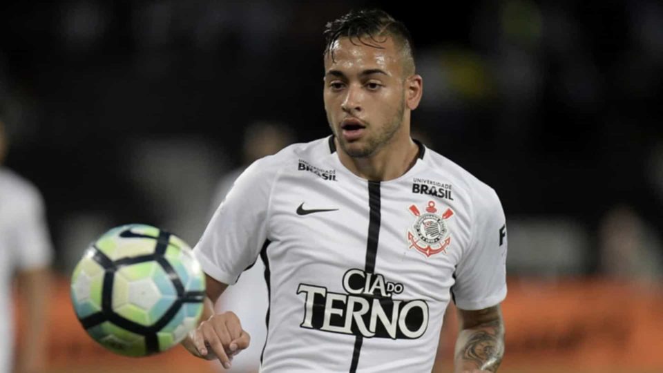 Corinthians anuncia a contratação do volante Maycon