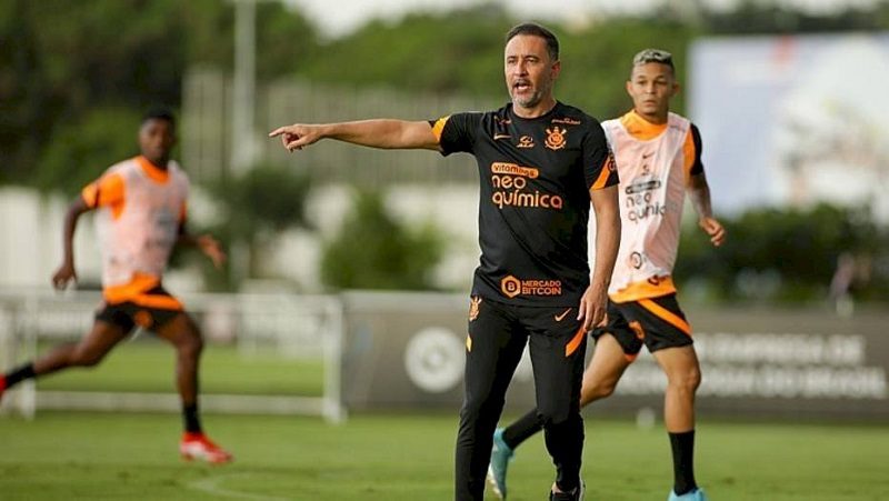 Vítor Pereira opta por reservas do Corinthians na Copa