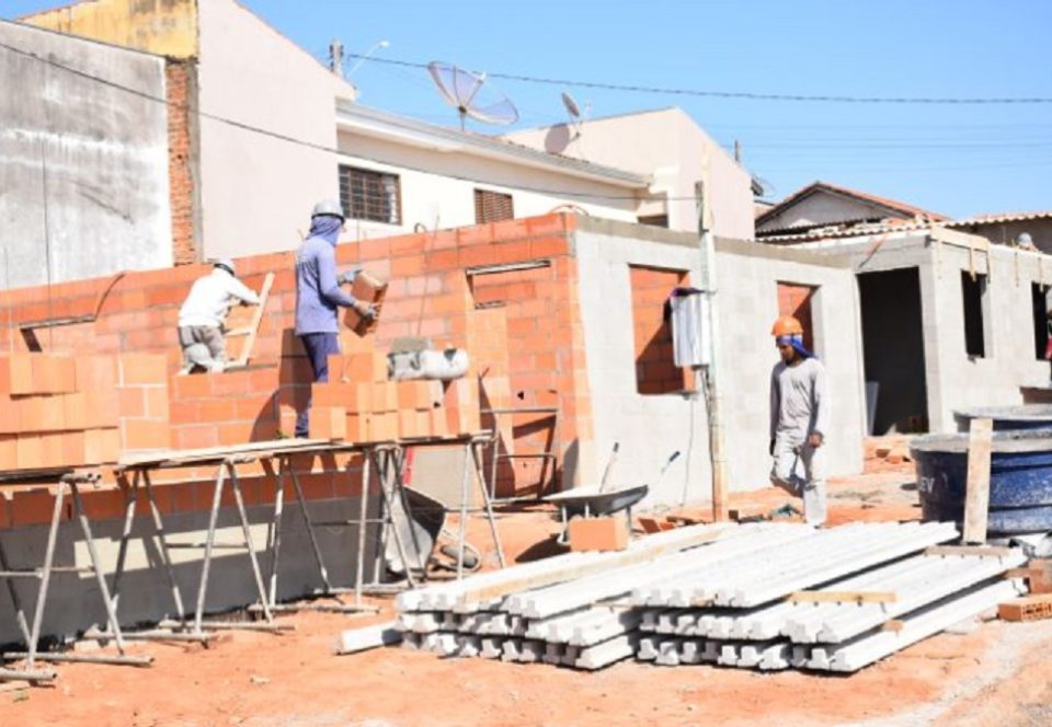 Casas da CDHU em Pompeia começam a ser erguidas