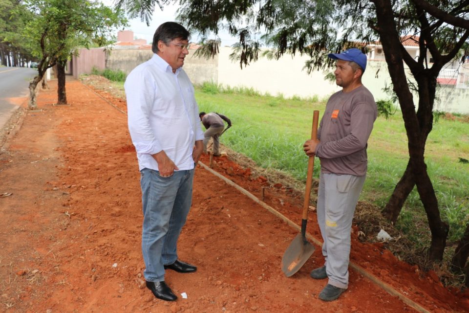 Prefeito Daniel dá início à construção da praça do Jardim Continental