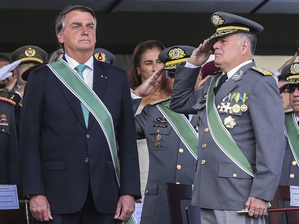 Grupo de militares prevê manter o poder até 2035