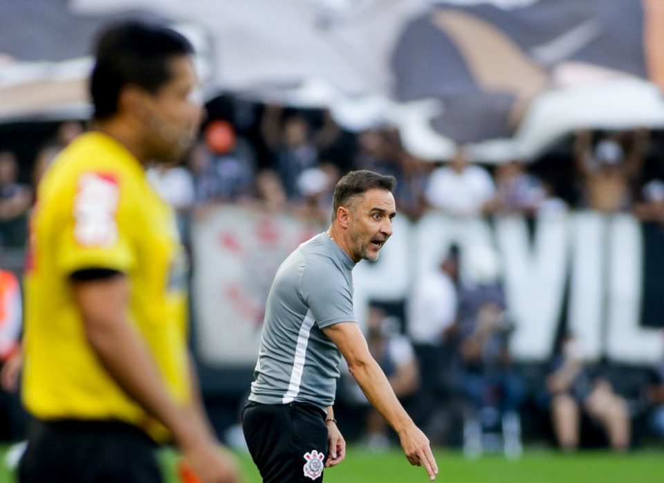 Pereira se preocupa com série de jogos do Corinthians