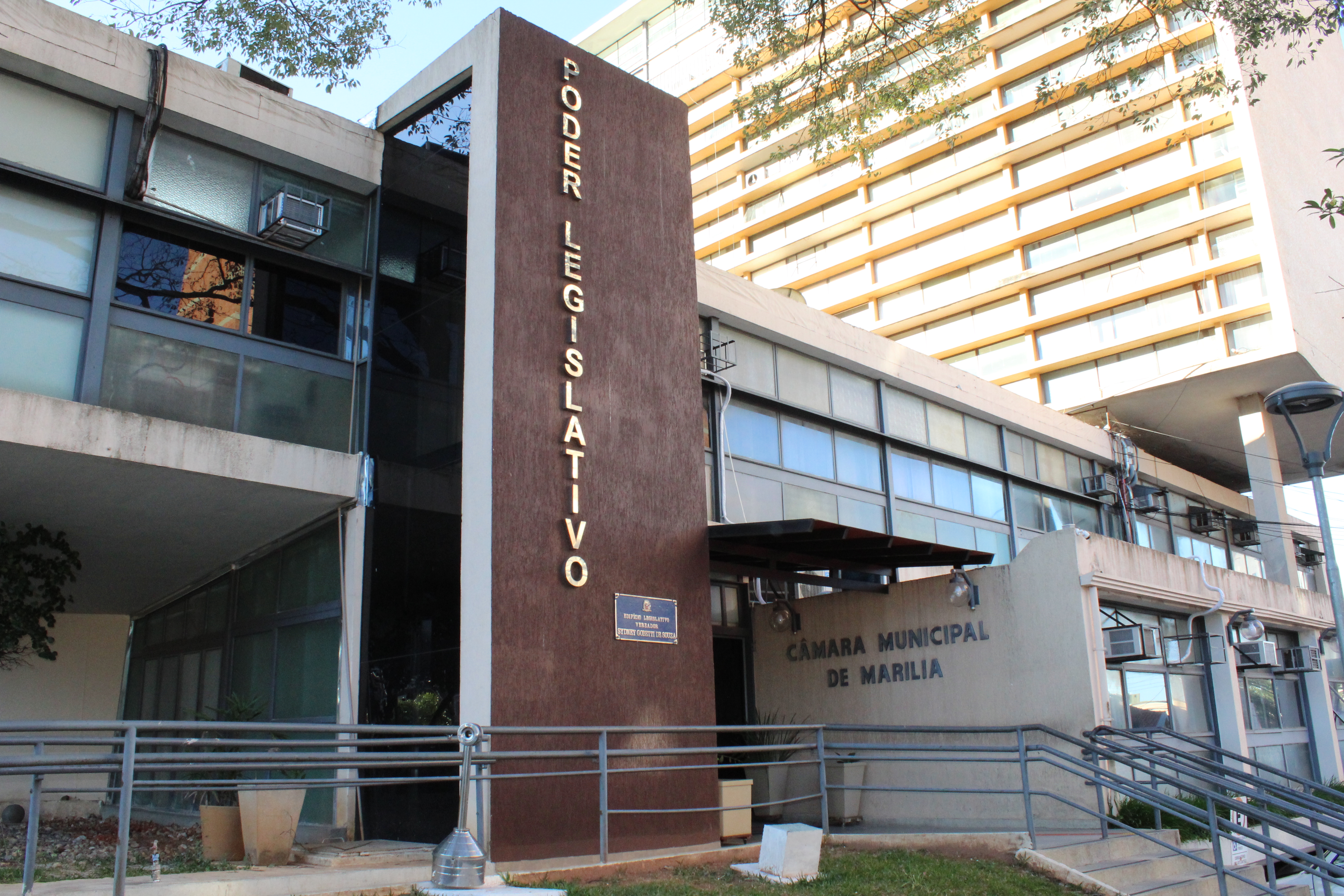 Câmara procura empresa contratada por R$ 39 mil para manutenção de elevador