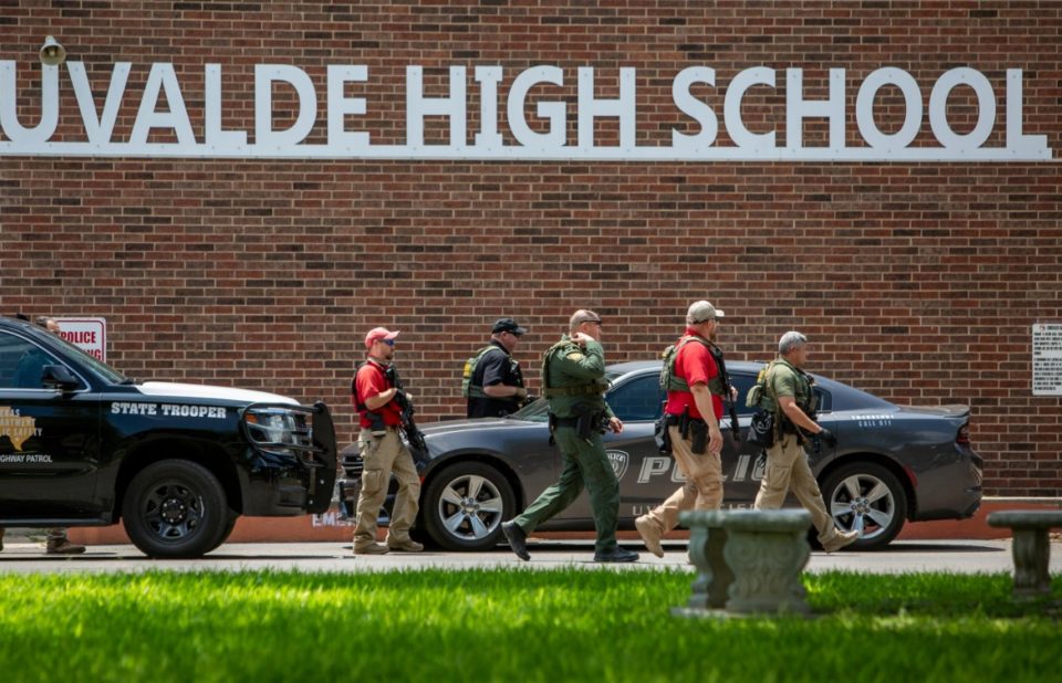 Atirador mata 18 crianças e 1 adulto em escola no Texas