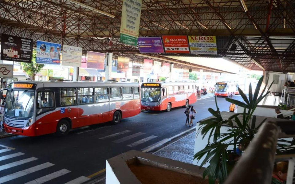 Empresas de ônibus devem operar linhas dos distritos, manda Justiça