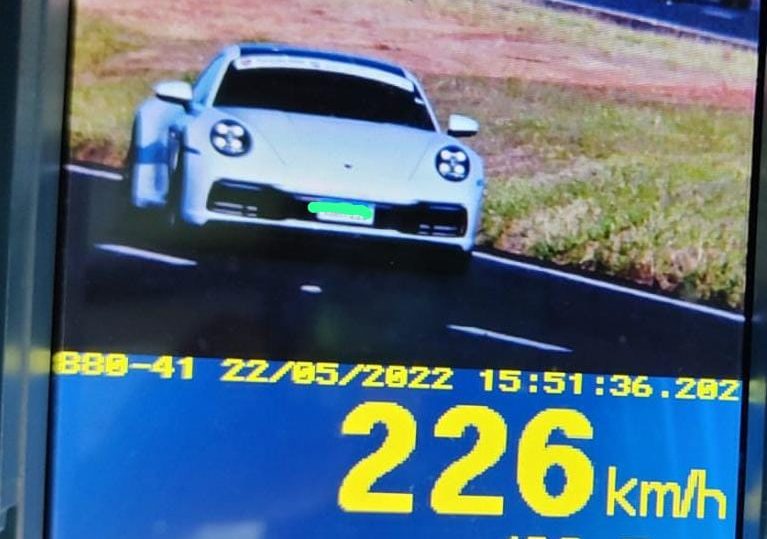 Radar flagra Porsche a 226 km/h na região