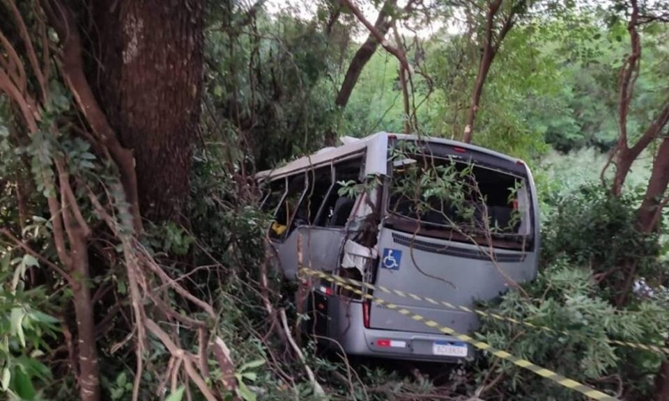 Acidente com ônibus no Paraná deixa ao menos 7 mortos