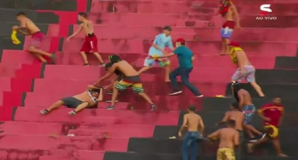 Torcedores do Sport agridem e roubam corintianos em jogo