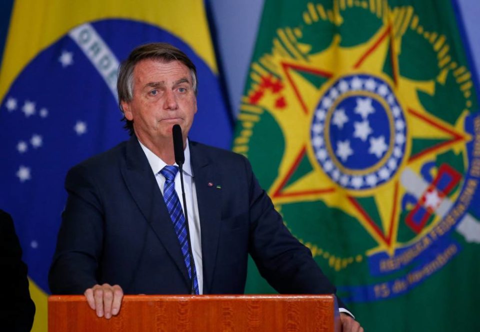 Ao zerar ICMS, gasolina cairia 79 centavos o litro, diz Bolsonaro