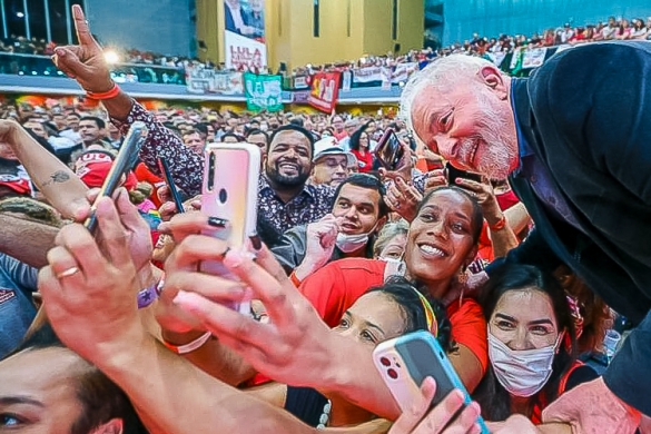 Lula defende regulação dos meios de comunicação