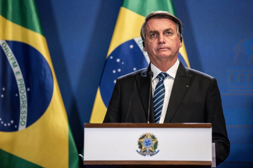 Bolsonaro confirma plano de aumentar valor do Auxílio Brasil