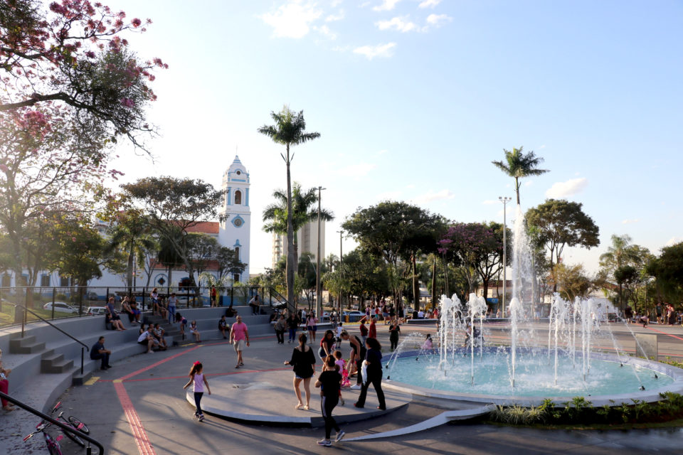 Feira Tô na Praça acontece hoje na Praça Maria Izabel