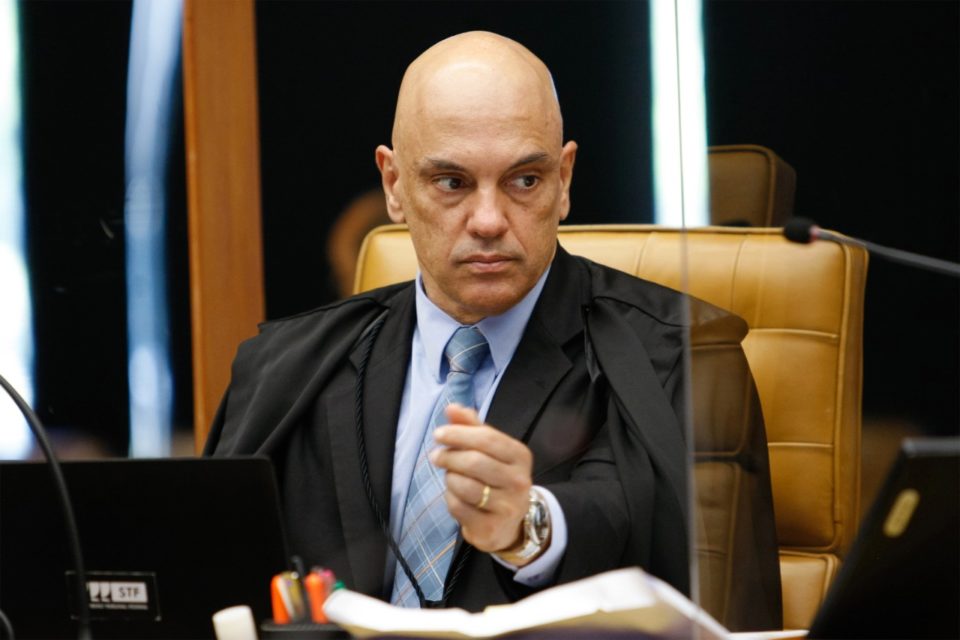 Moraes dá 24 horas para redes bloquearem perfis do PCO