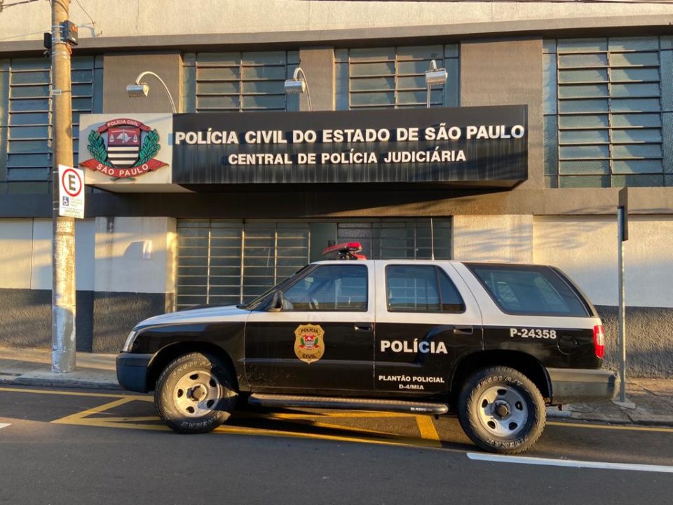 Moto é furtada na frente de pizzaria na avenida Santo Antônio