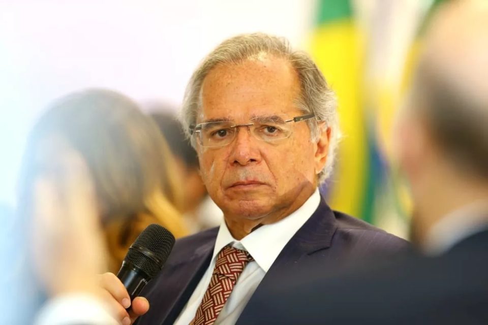 Guedes promete unificar data de pagamento de tributos