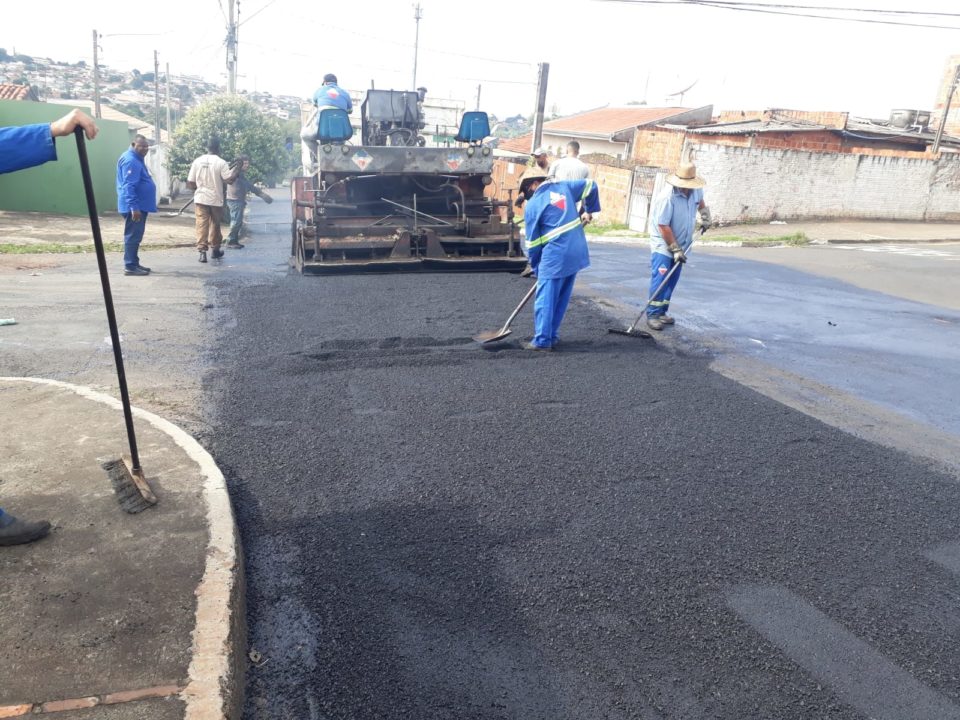 Prefeitura finaliza recape de trecho da rua Antônio Polon