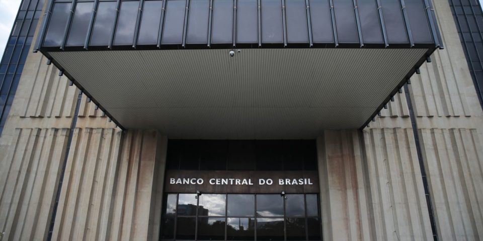 Mercado eleva projeção da Selic para 13,75%