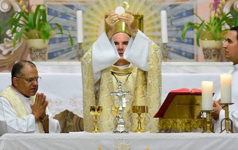 Bispo Cipolini celebra Corpus Christi no Abreuzão