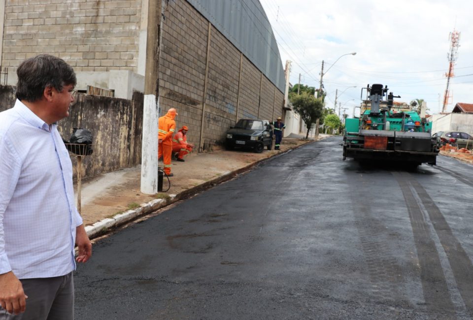 Prefeito retoma Asfalto Novo com recape da Aimorés