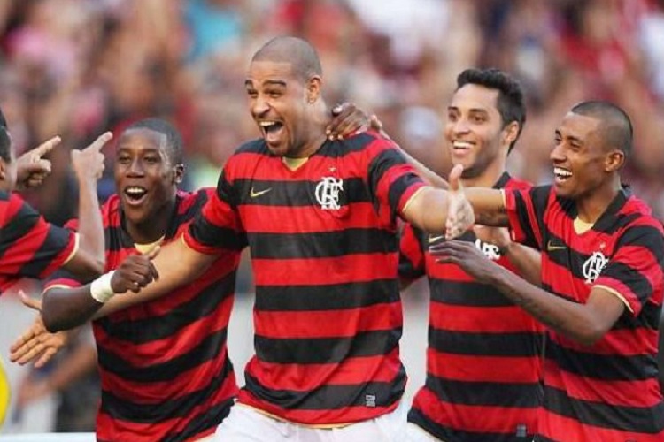 Adriano diz que errou ao deixar Flamengo em 2010