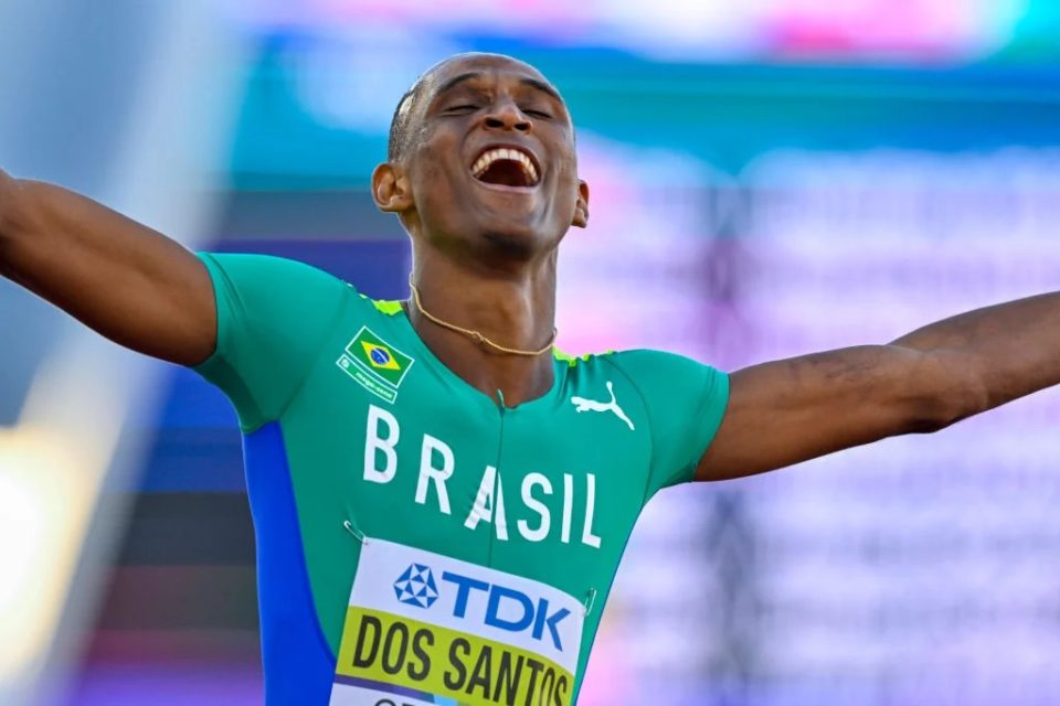 Alison dos Santos conquista ouro histórico nos 400 metros