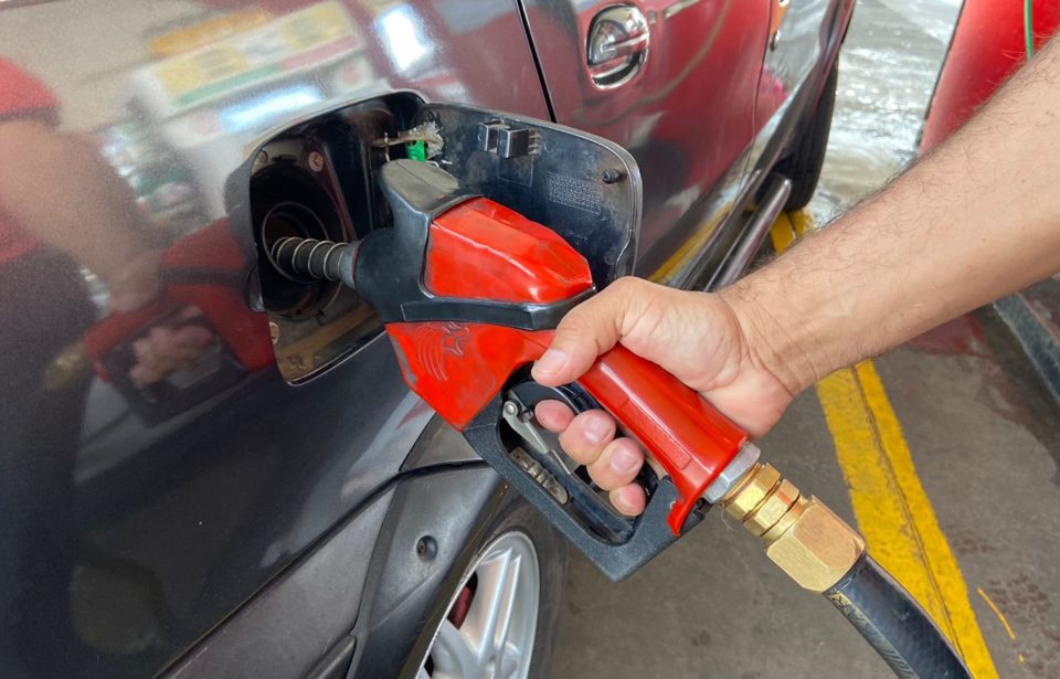 Petrobras anuncia nova redução no preço da gasolina