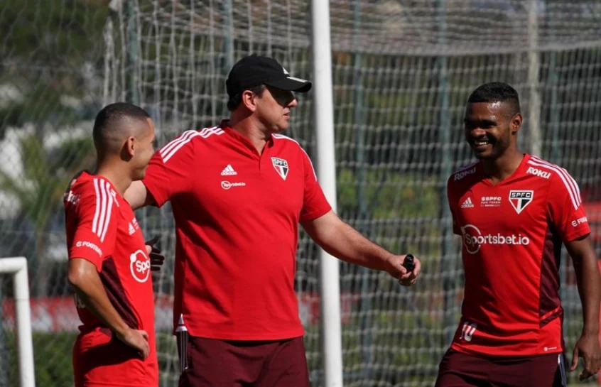 São Paulo inicia preparação para pegar Atlético-GO