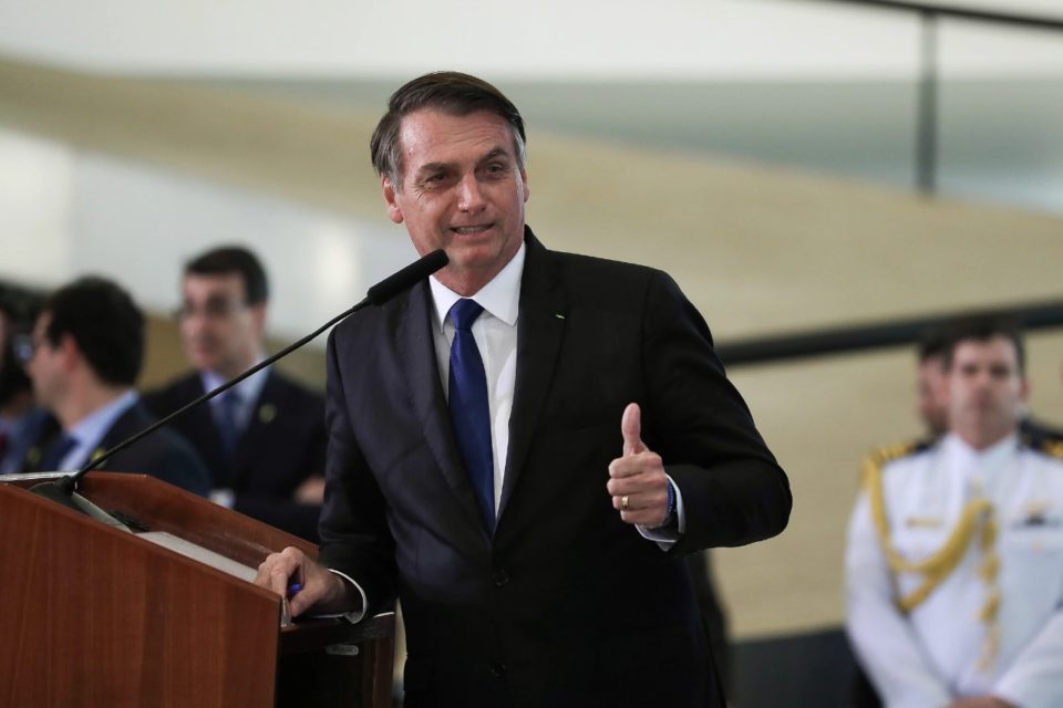 Bolsonaro anuncia que Rio vai reduzir ICMS da gasolina