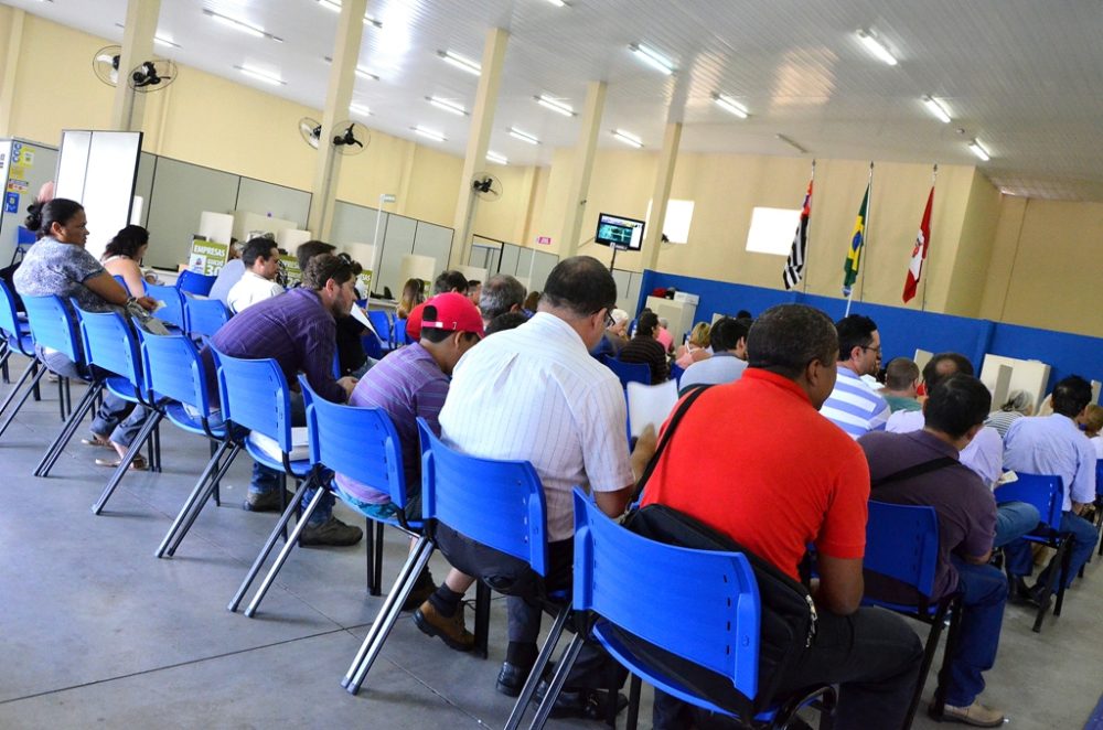 PAT Marília abre semana com mais de 330 vagas e salários de até R$ 2,9 mil