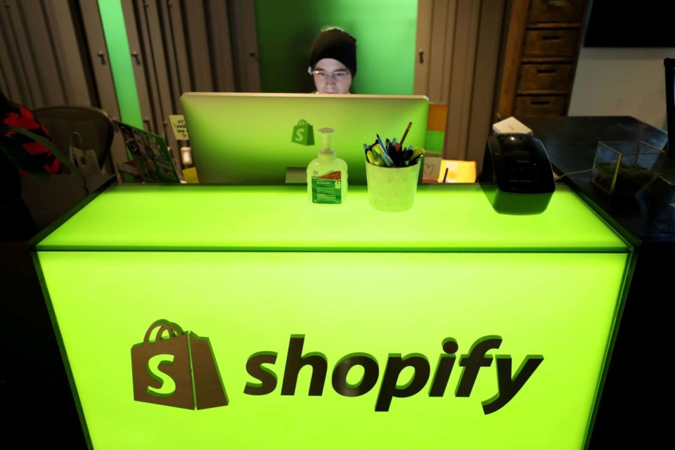 Shopify demite cerca de mil funcionários no mundo todo