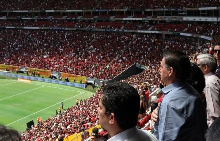 Bolsonaro diz negociar construção do estádio do Flamengo