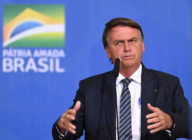 Bolsonaro faz novas críticas a STF e urnas eletrônicas