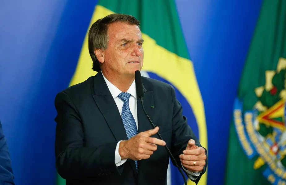 Vou dar a Zelensky a solução para a guerra, diz Bolsonaro