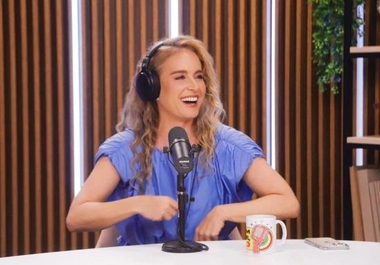 Angélica relembra namoro com César Filho em podcast