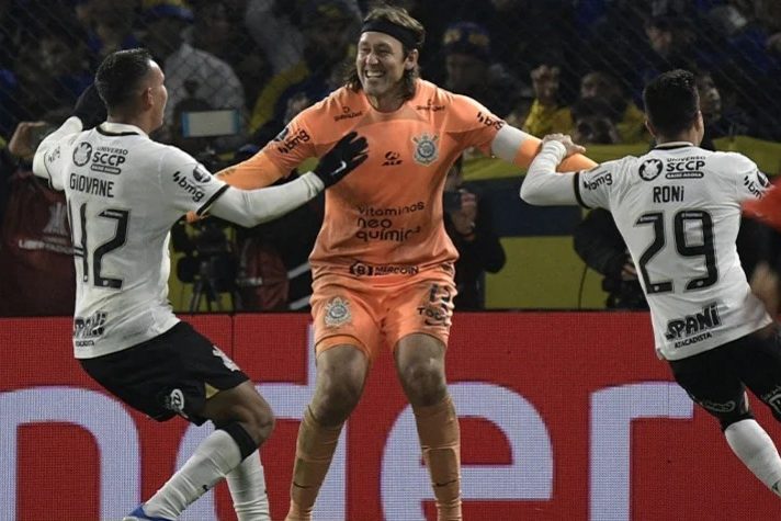 Nos pênaltis, Corinthians elimina Boca e avança na Libertadores